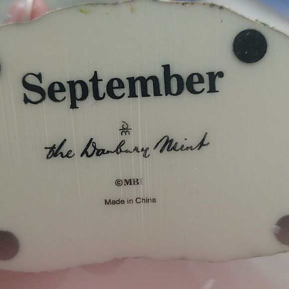 Danbury Mint Shih Tzu Perpetual Calendar September Dog Figure School Days - Picture 6 of 6